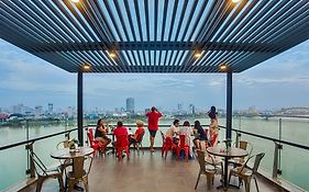 Avora Hotel